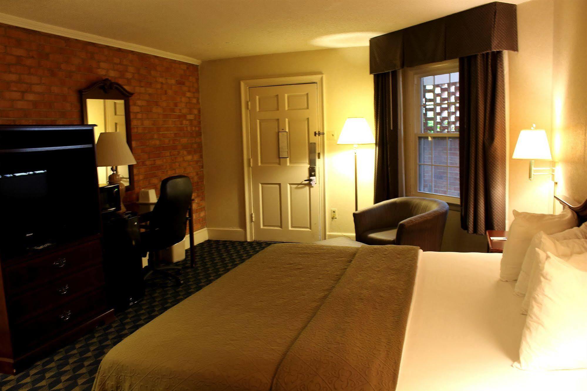 Governor House Inn Arlington/Falls Church Dış mekan fotoğraf