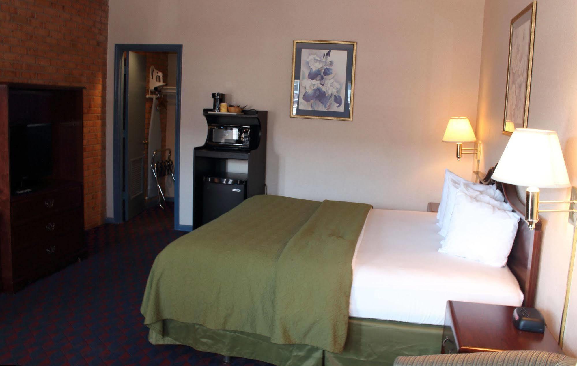 Governor House Inn Arlington/Falls Church Dış mekan fotoğraf