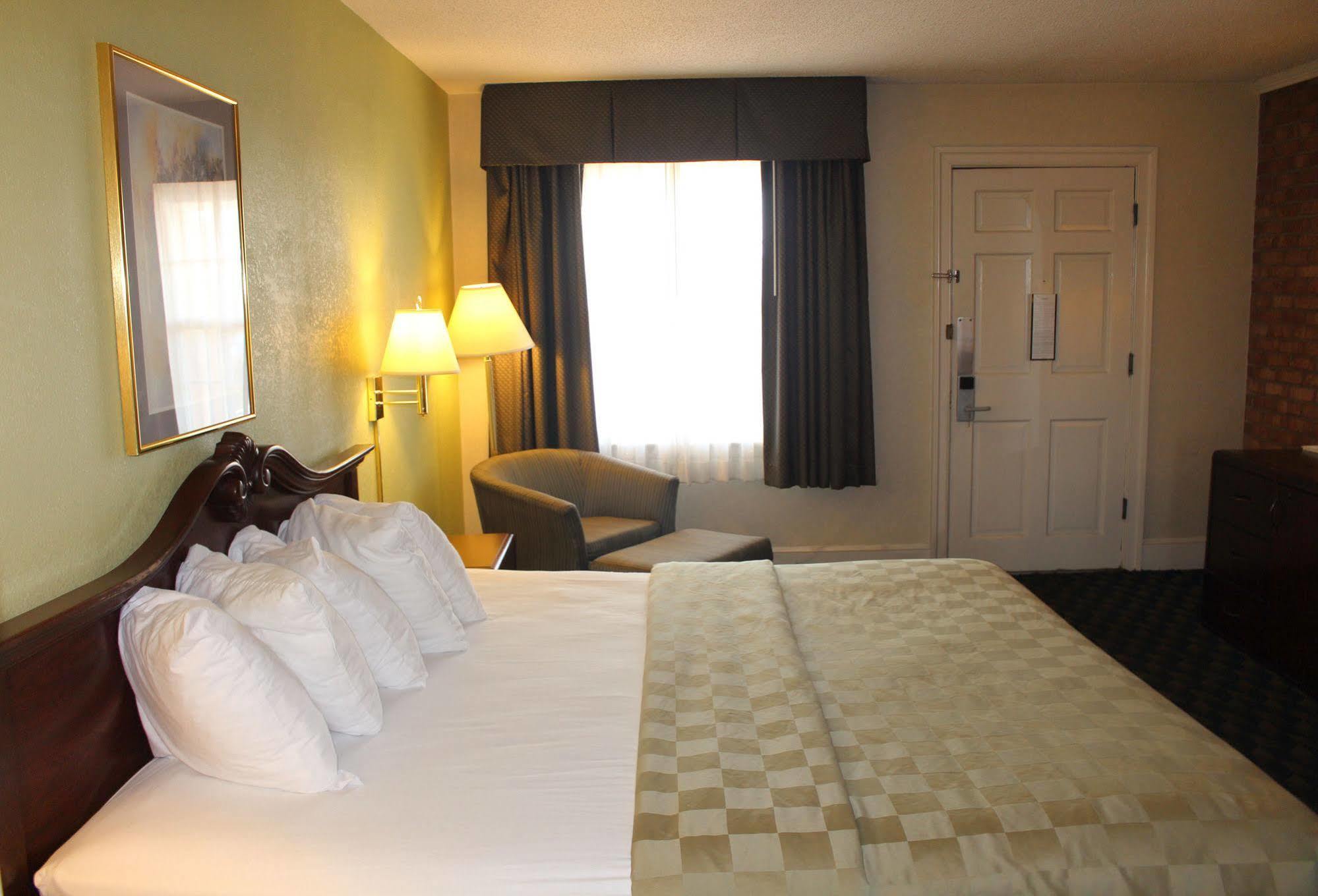 Governor House Inn Arlington/Falls Church Dış mekan fotoğraf