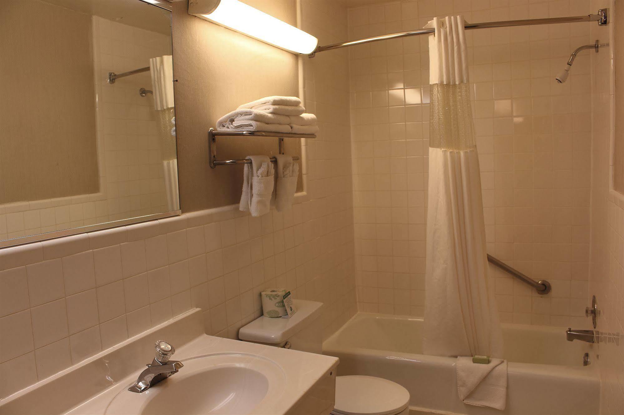 Governor House Inn Arlington/Falls Church Dış mekan fotoğraf